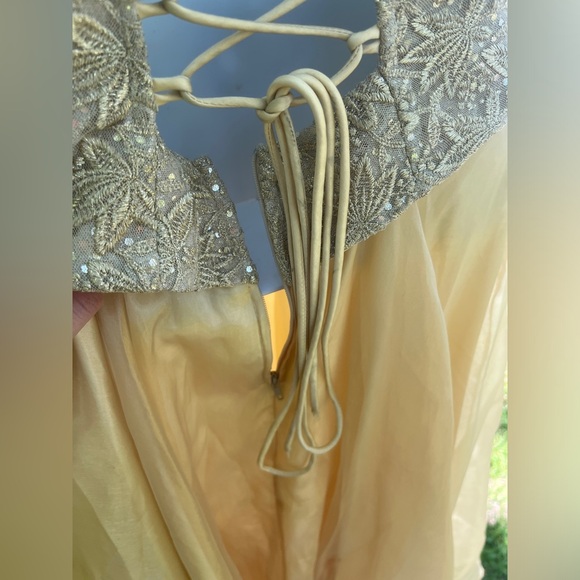 90s golden gown/prom dress size 4 - Picture 13 of 16